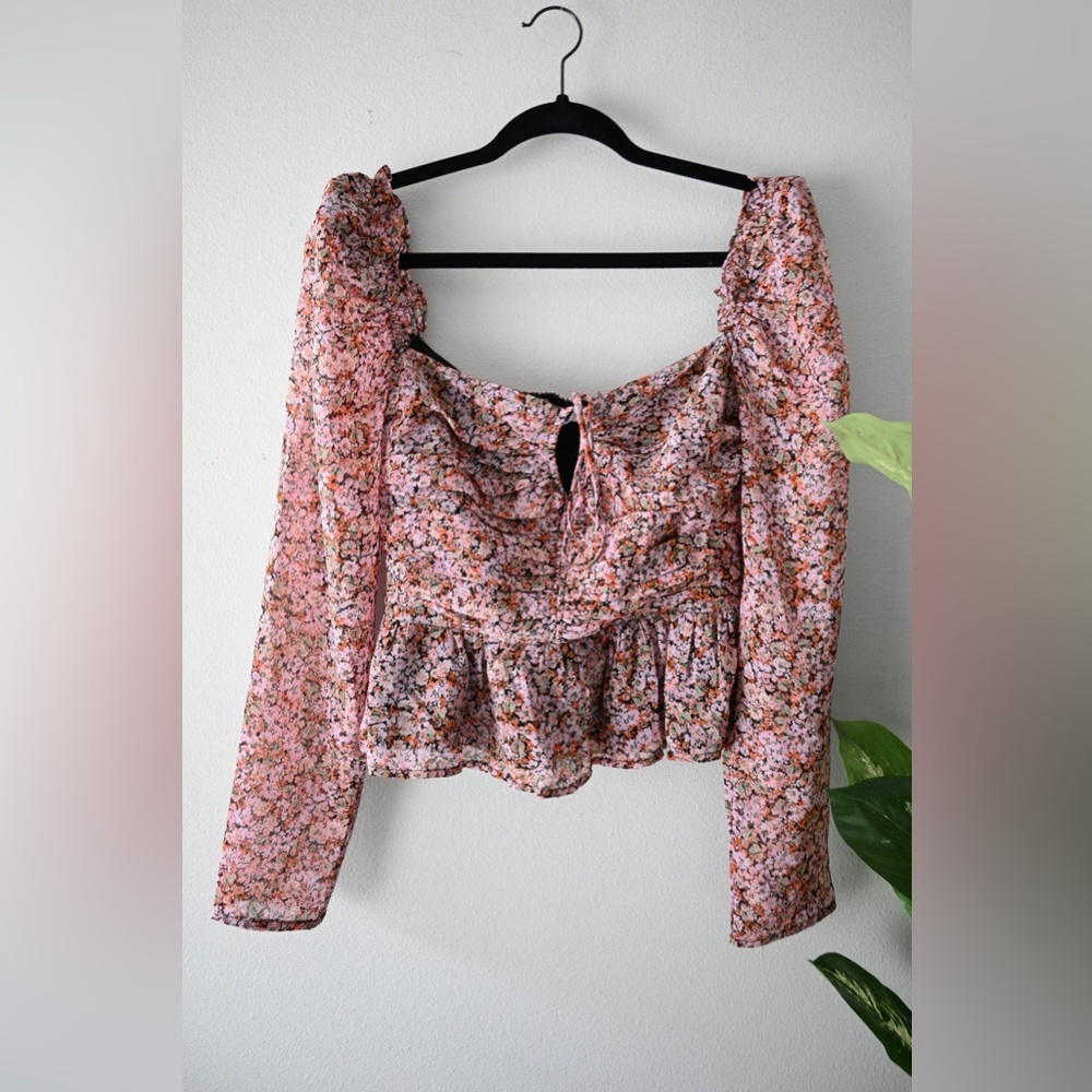 ASTR The Label Floral Pink Blouse NWOT - Picture 3 of 7